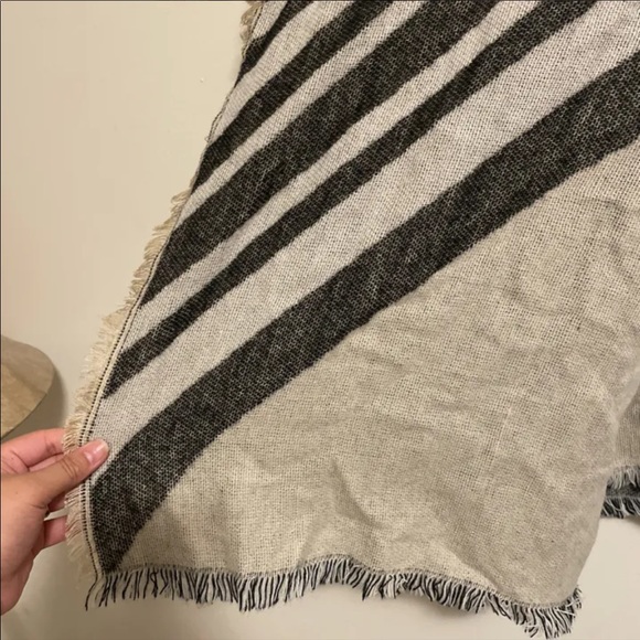 Bluenotes Thick Blanket Scarf - Picture 2 of 4